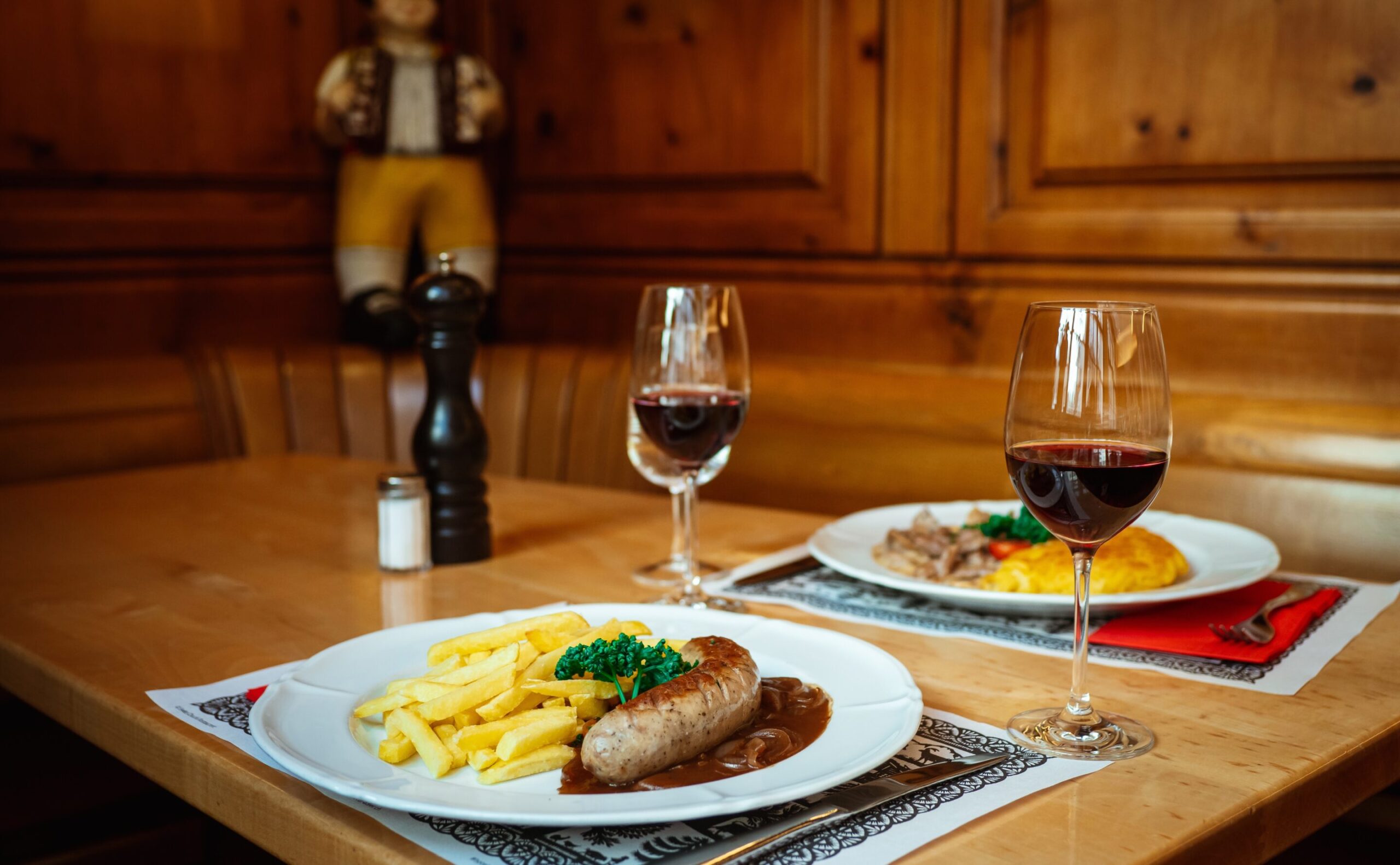 Bratwurst_SwissChuchi-scaled